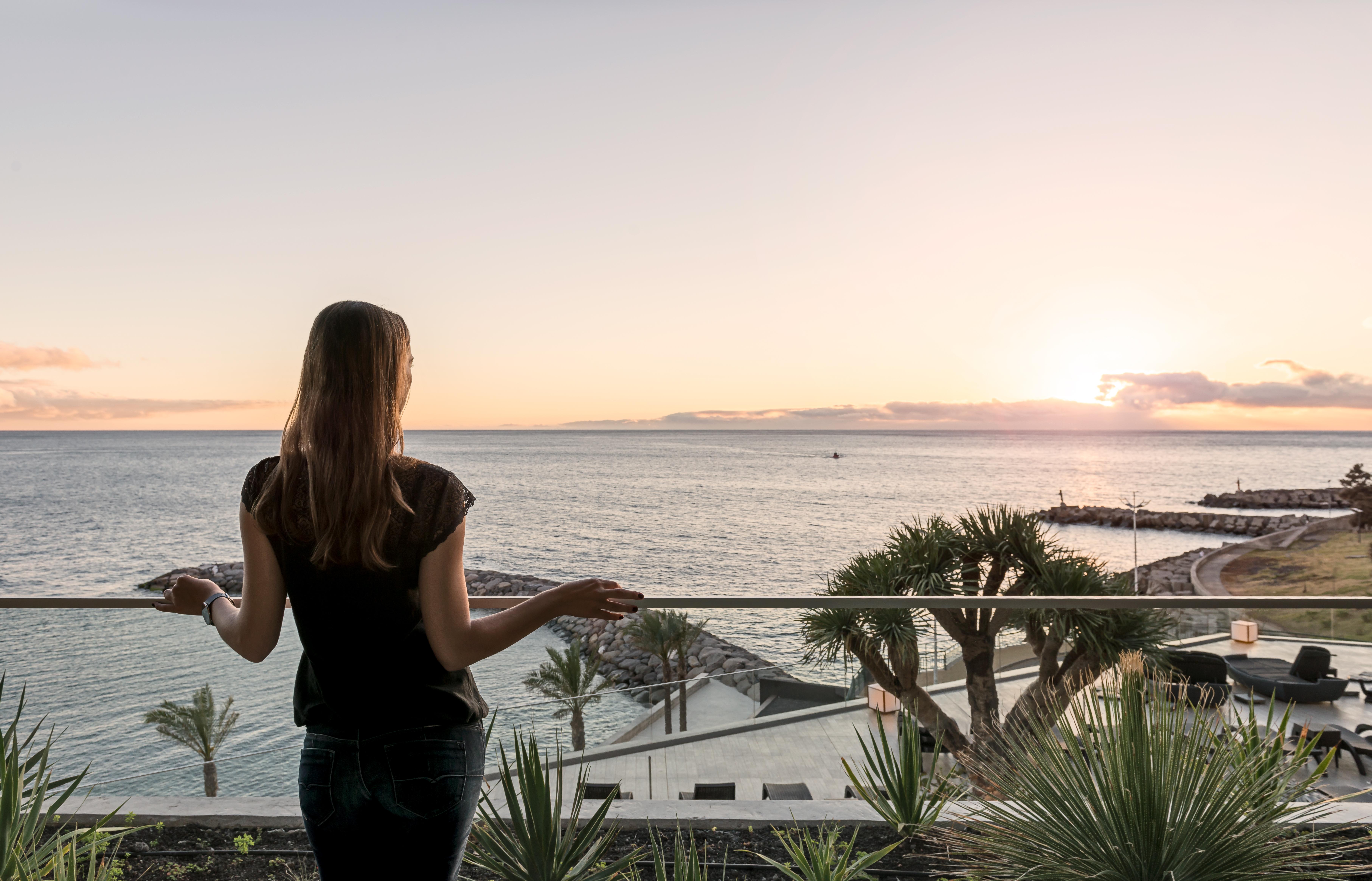 Saccharum - Resort And Spa - Savoy Signature Calheta  Exterior photo Sunset at the Bay of Naples