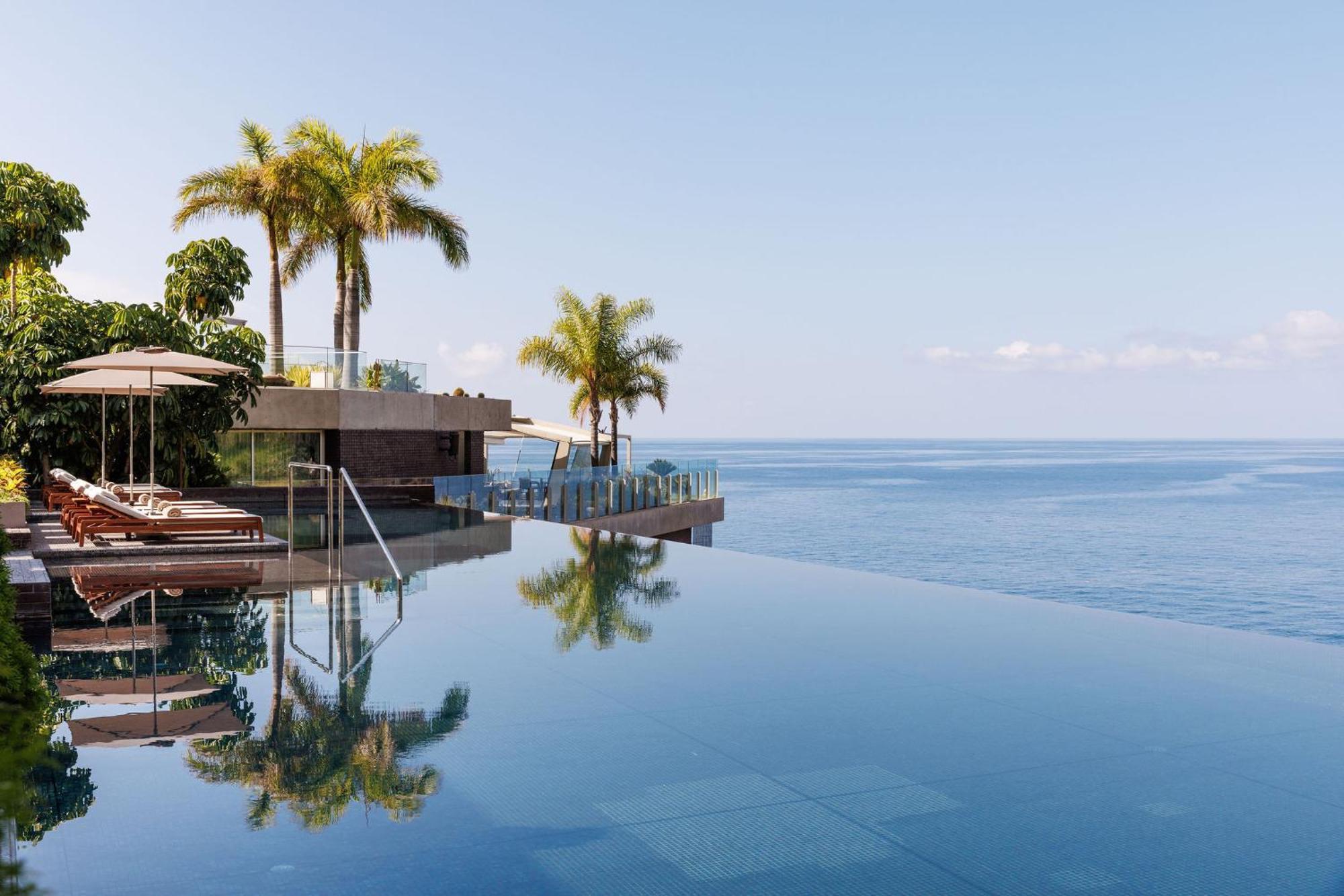 Saccharum - Resort And Spa - Savoy Signature Calheta  Exterior photo Infinity pool at the Cape