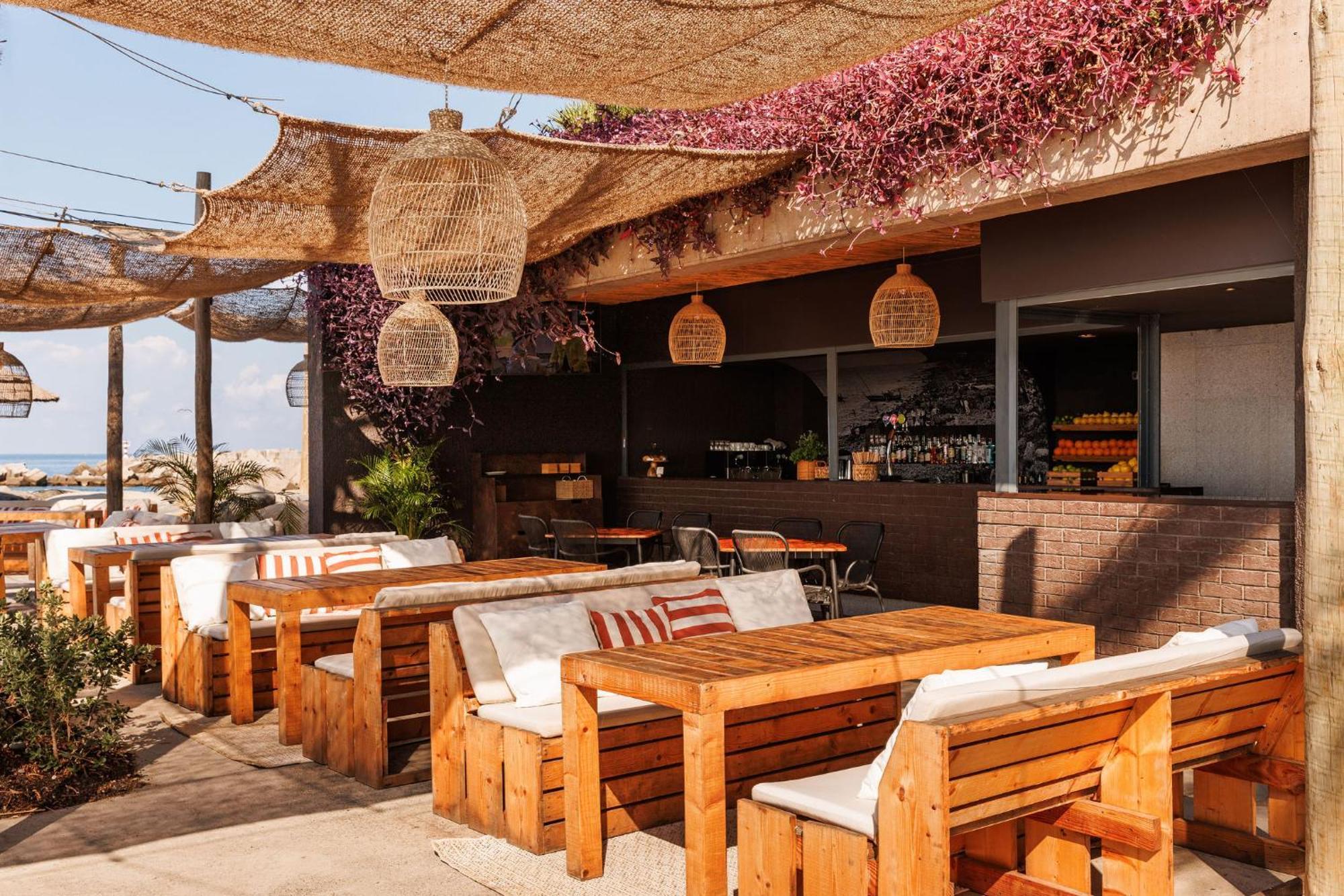 Saccharum - Resort And Spa - Savoy Signature Calheta  Exterior photo The bar at the top of the hotel