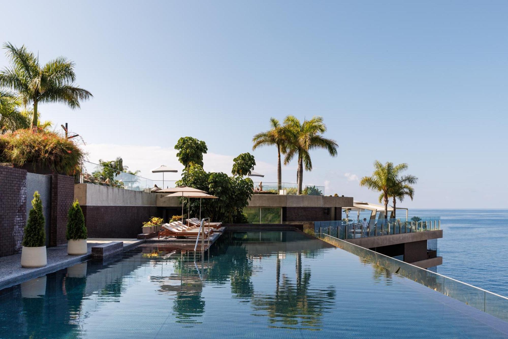 Saccharum - Resort And Spa - Savoy Signature Calheta  Exterior photo The pool at the hotel