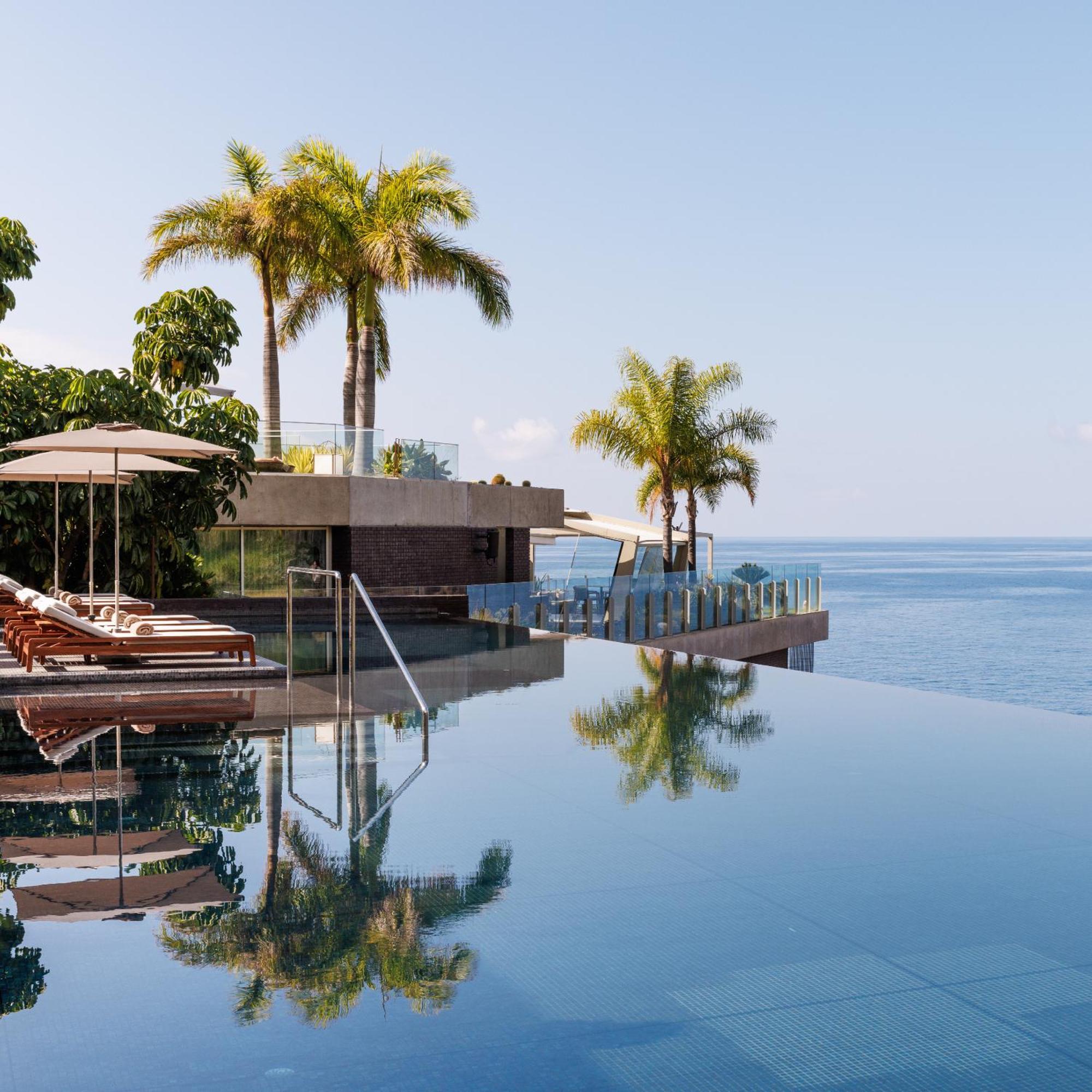 Saccharum - Resort And Spa - Savoy Signature Calheta  Exterior photo The resort's infinity pool