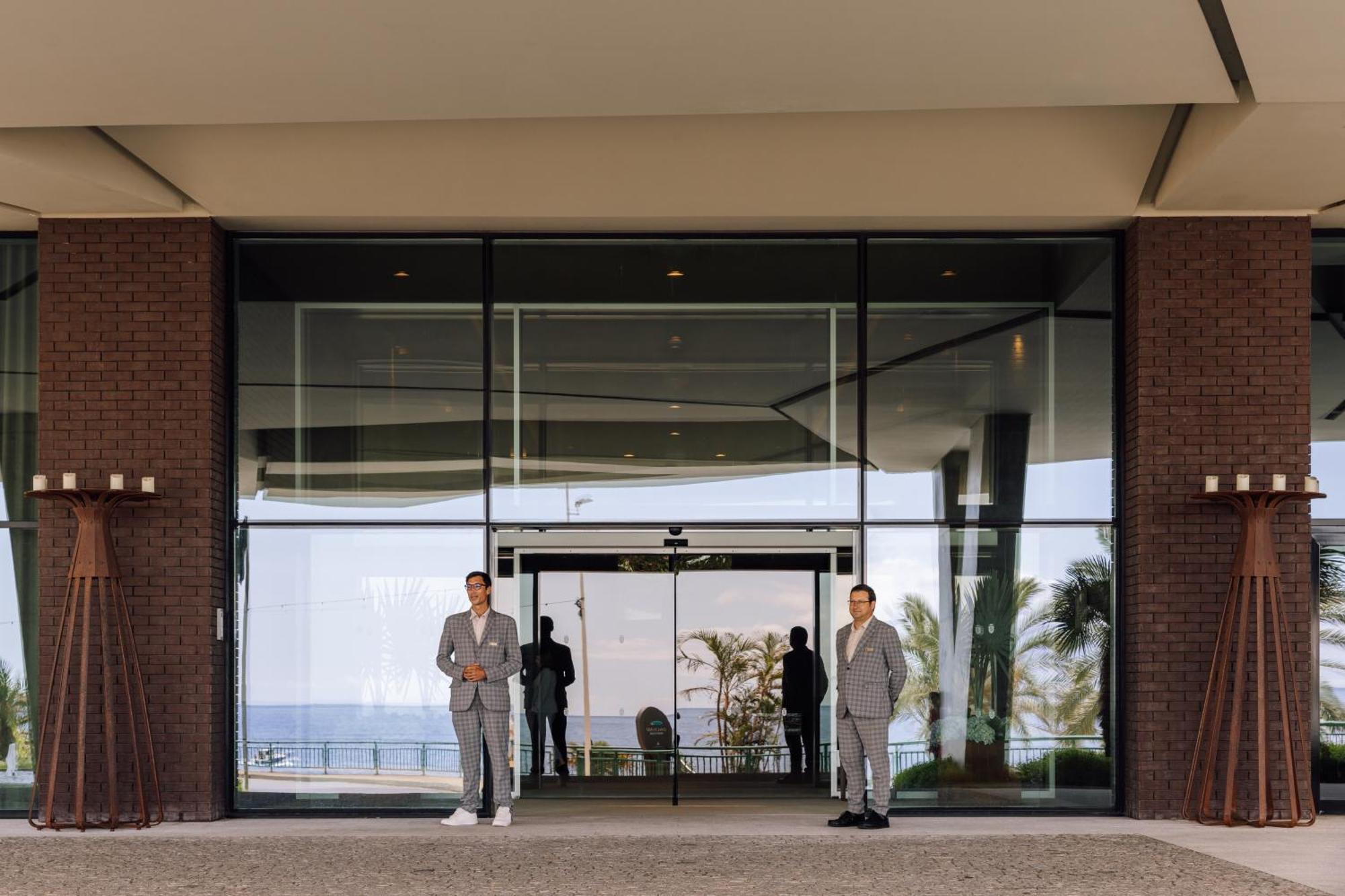 Saccharum - Resort And Spa - Savoy Signature Calheta  Exterior photo Entrance of the hotel